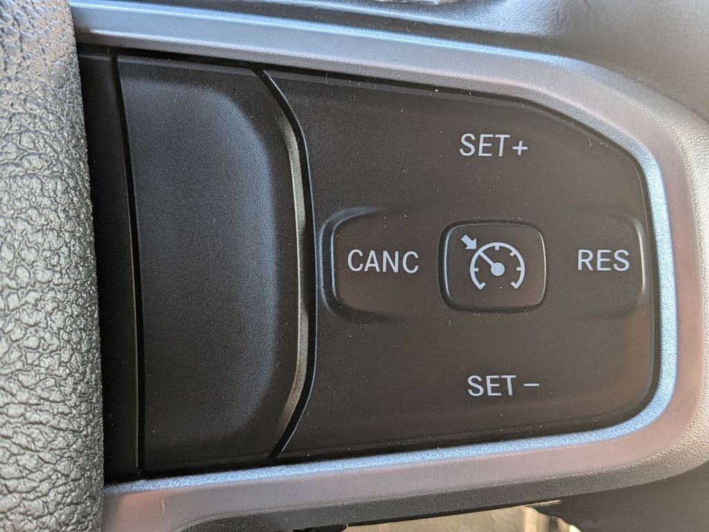 2022 RAM 1500 Big Horn Crew Cab 4x4 5'7" Box