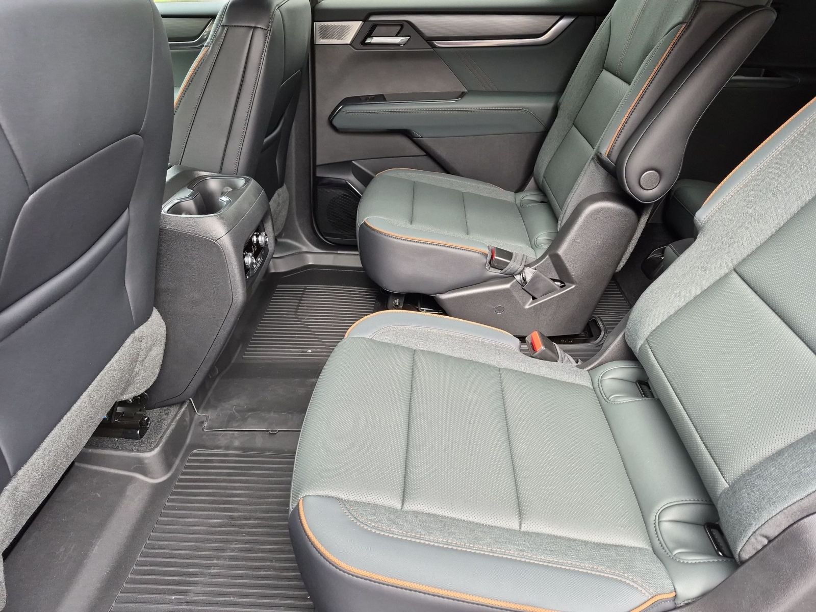 2027 GMC Acadia AT4