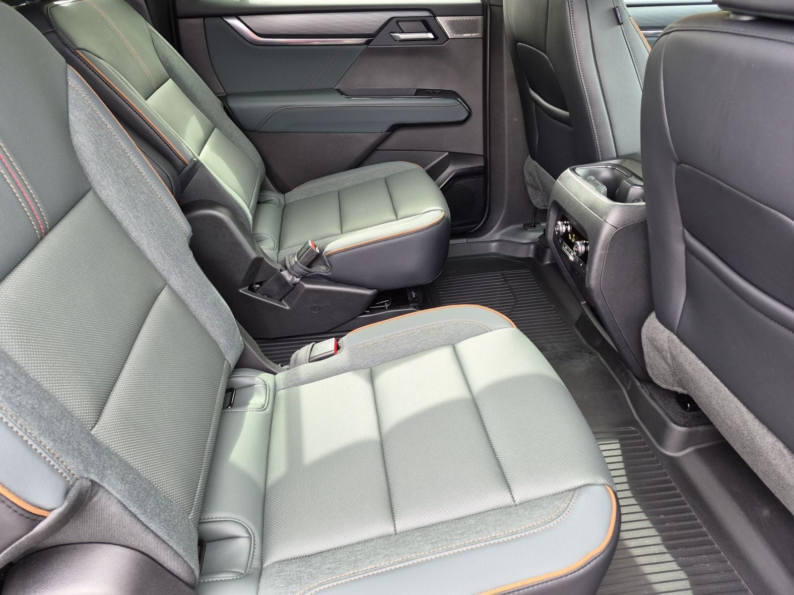 2027 GMC Acadia AT4