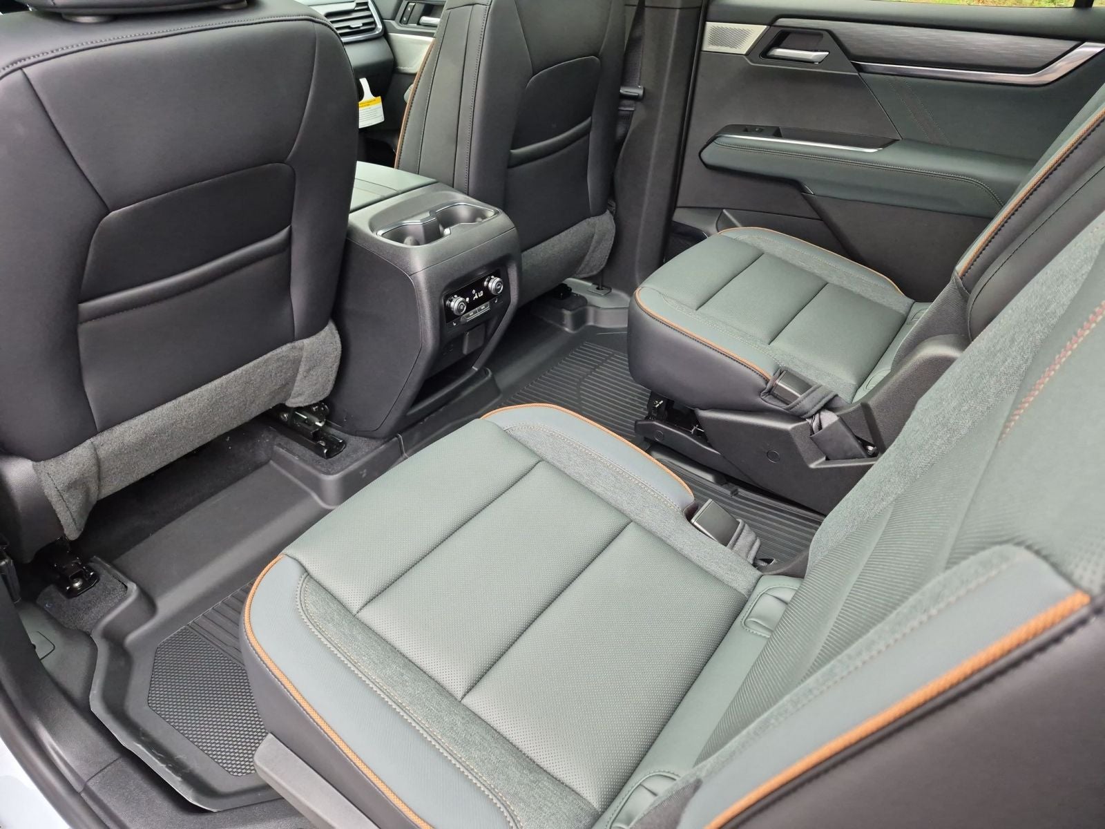 2027 GMC Acadia AT4