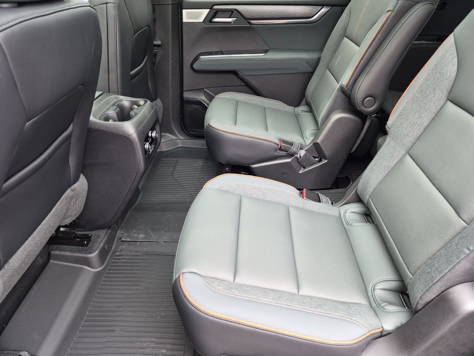 2027 GMC Acadia AT4