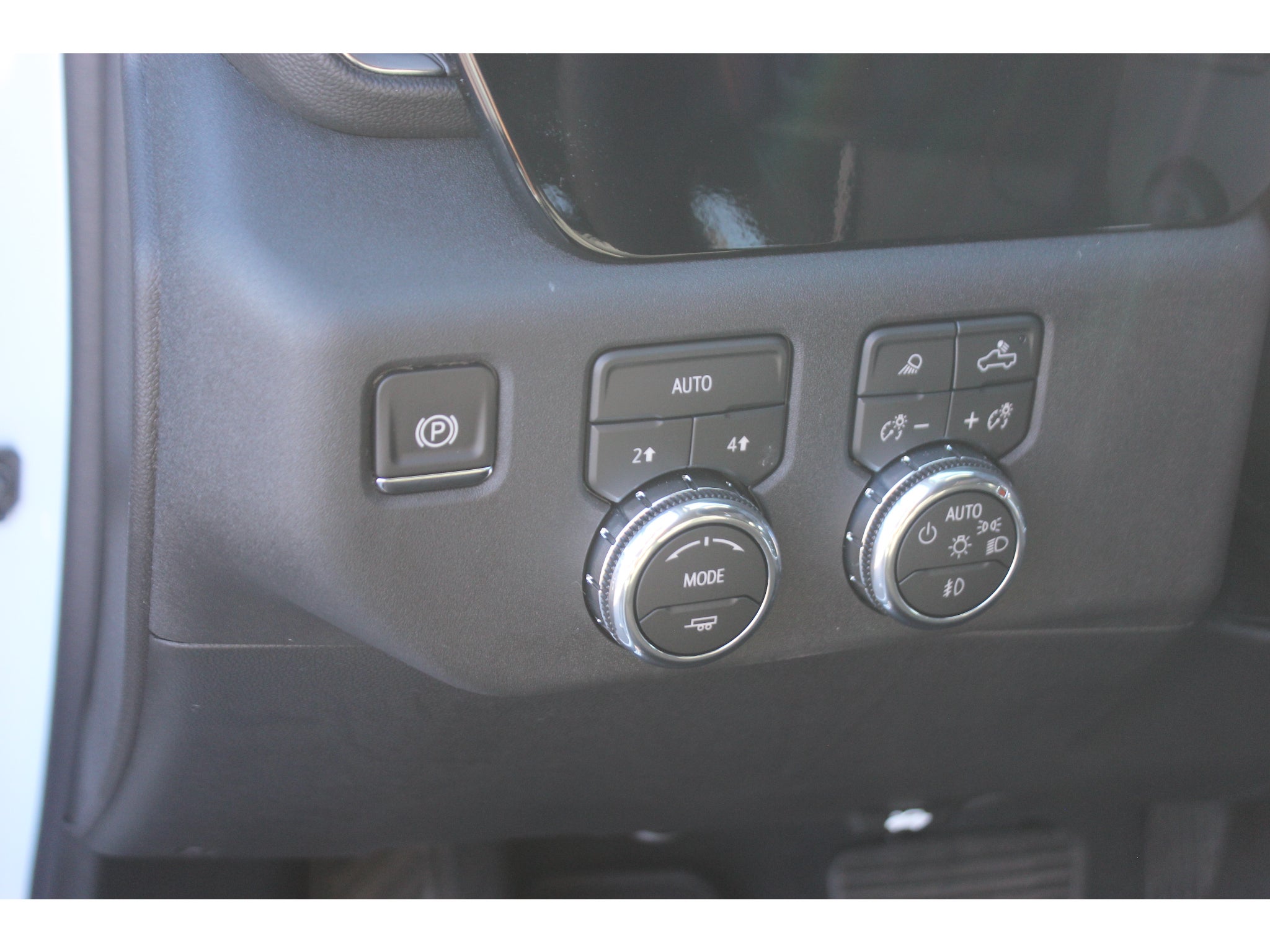 2026 GMC Sierra 1500 SLT - Photo 18