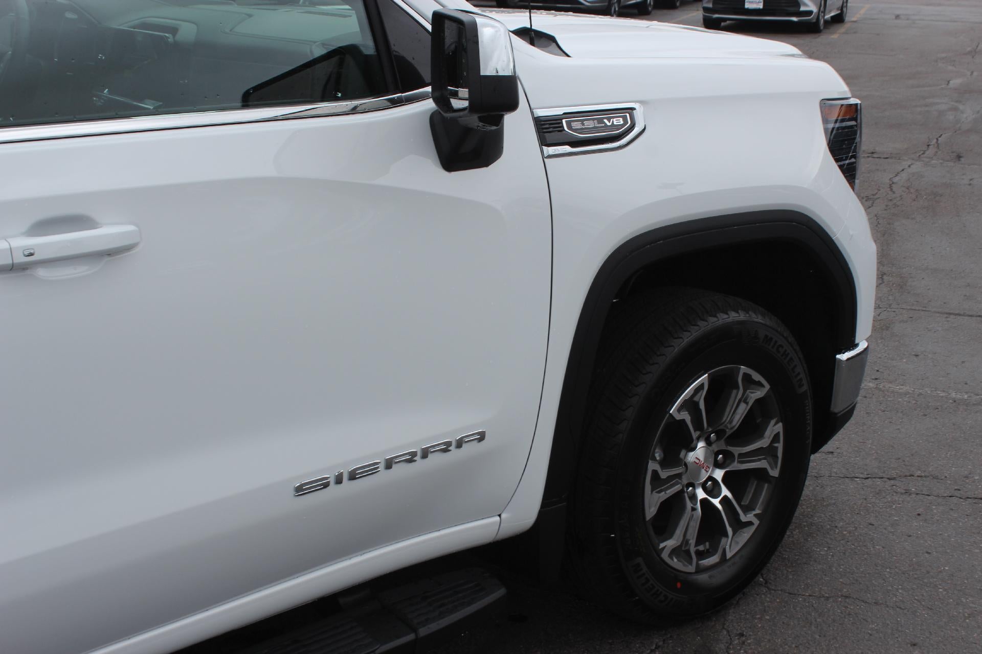 2025 GMC Sierra 1500 SLE