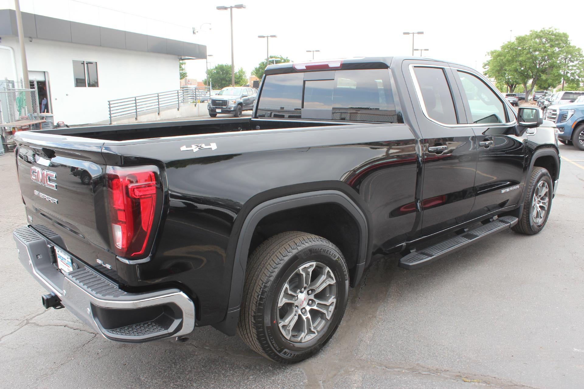 2025 GMC Sierra 1500 SLE