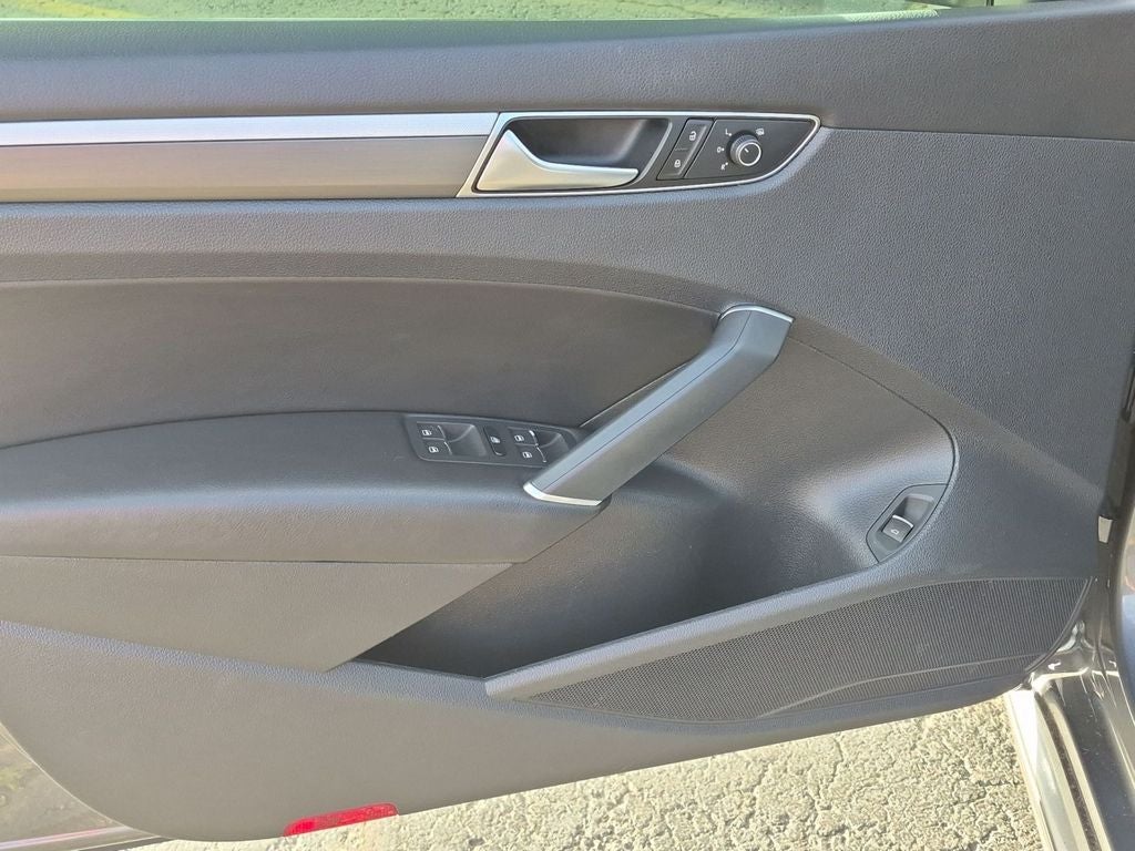 2017 Volkswagen Passat 1.8T R-Line