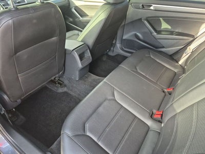 2017 Volkswagen Passat 1.8T R-Line