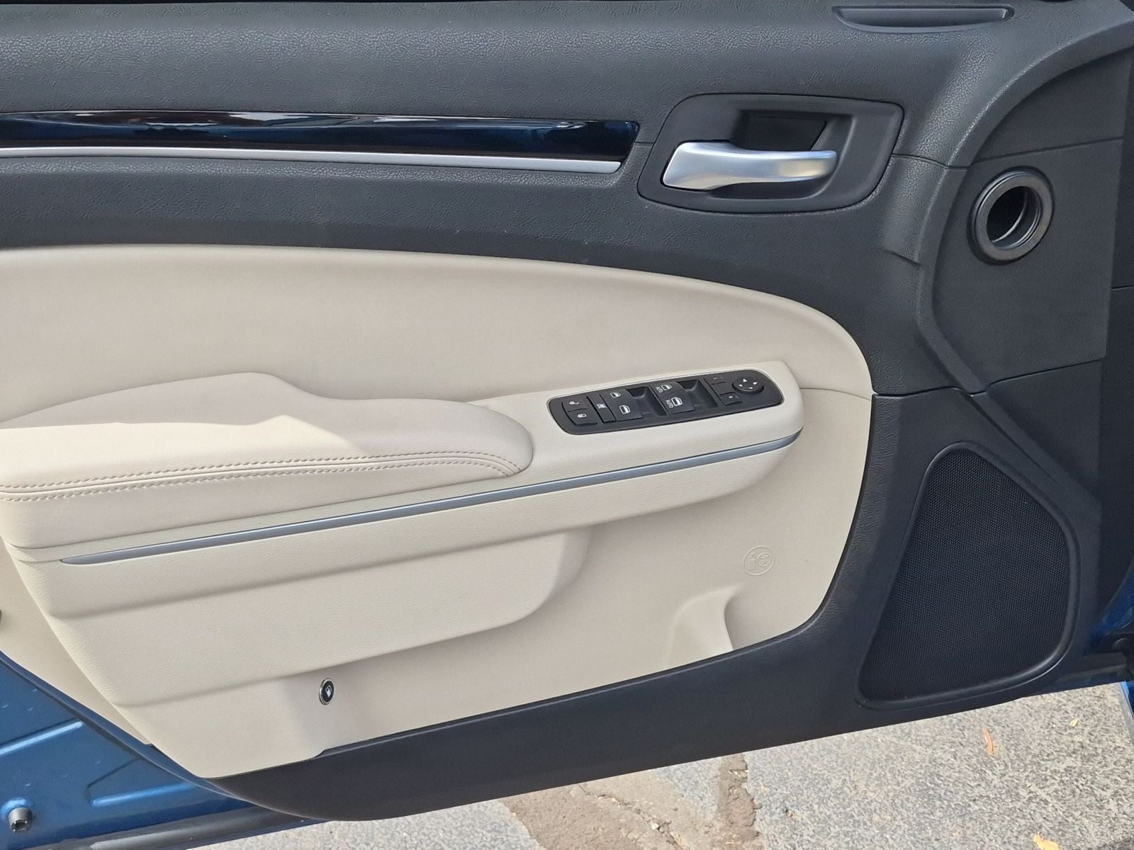 2023 Chrysler 300 Touring L