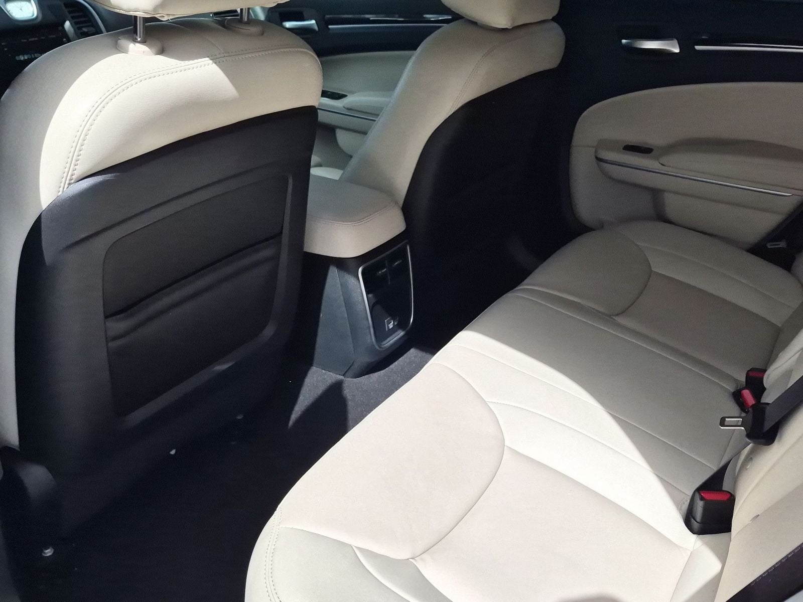 2023 Chrysler 300 Touring L