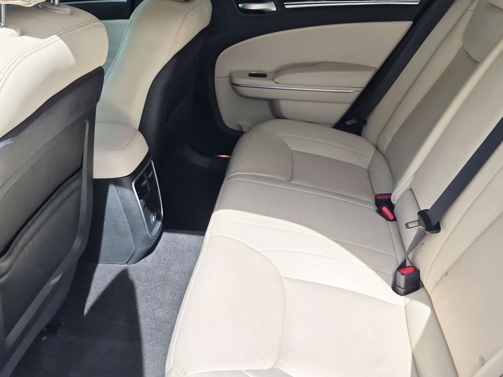 2023 Chrysler 300 Touring L