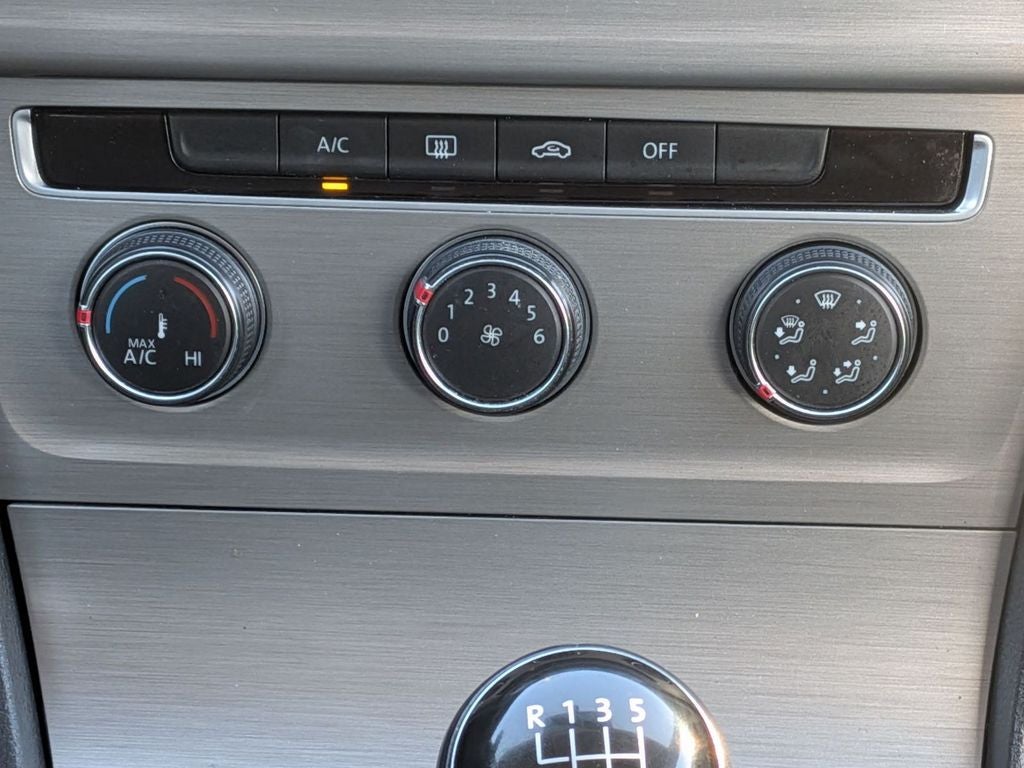 2015 Volkswagen Golf SportWagen TDI S 4-Door