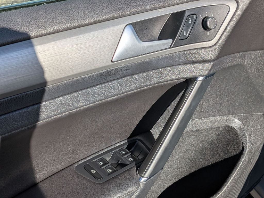 2015 Volkswagen Golf SportWagen TDI S 4-Door
