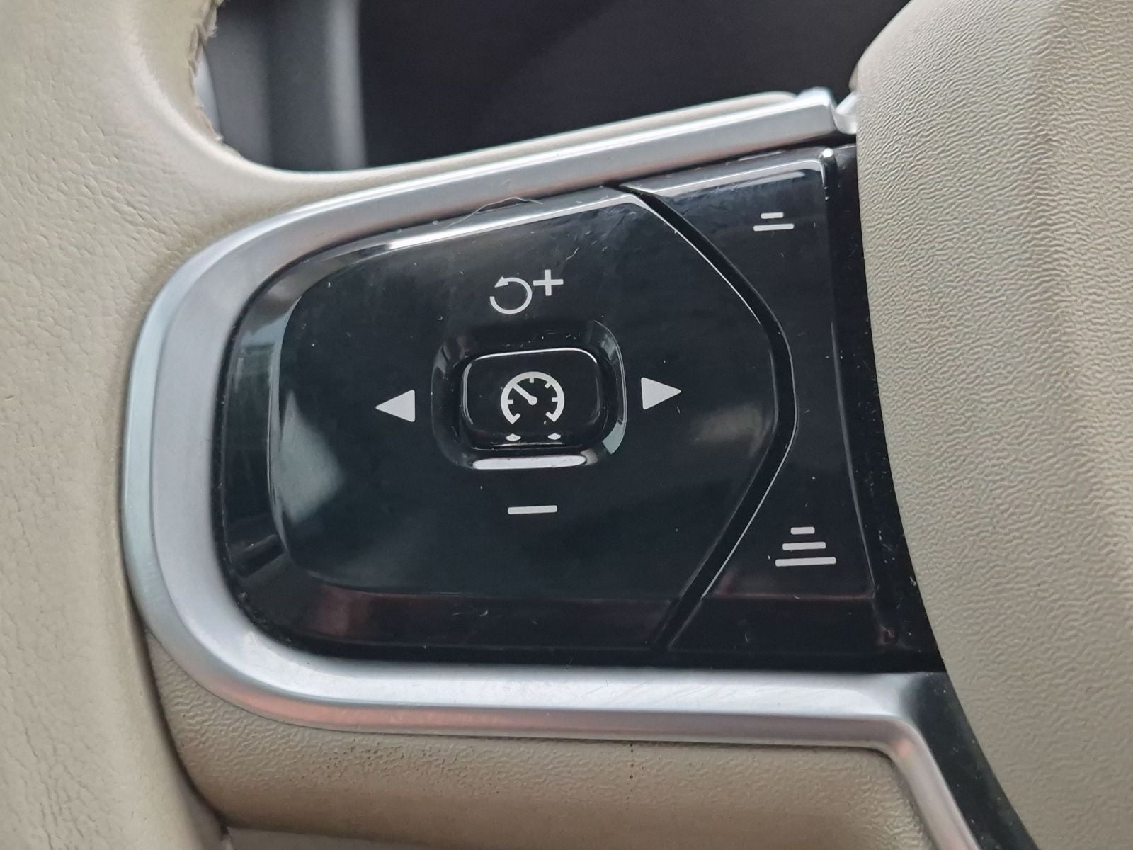 2019 Volvo S60 T6 Momentum