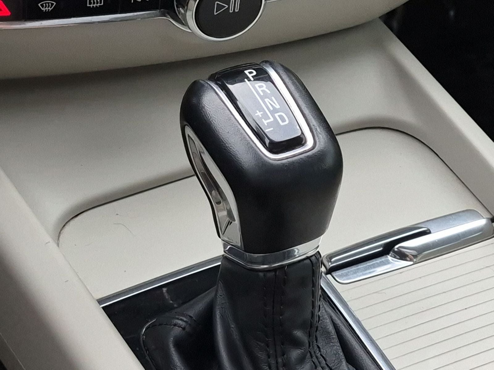 2019 Volvo S60 T6 Momentum
