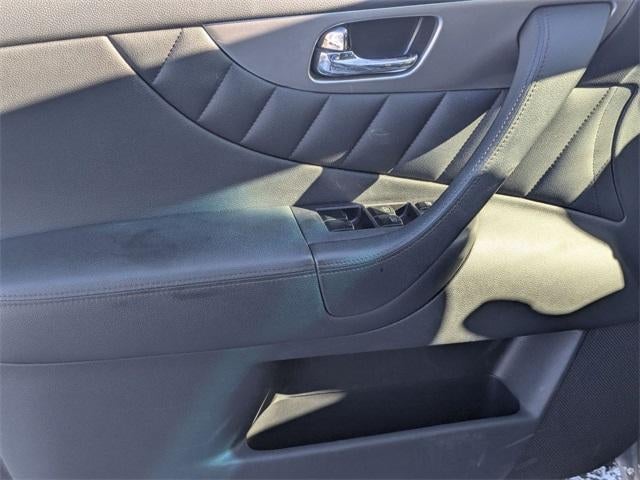 2016 INFINITI QX70 Base