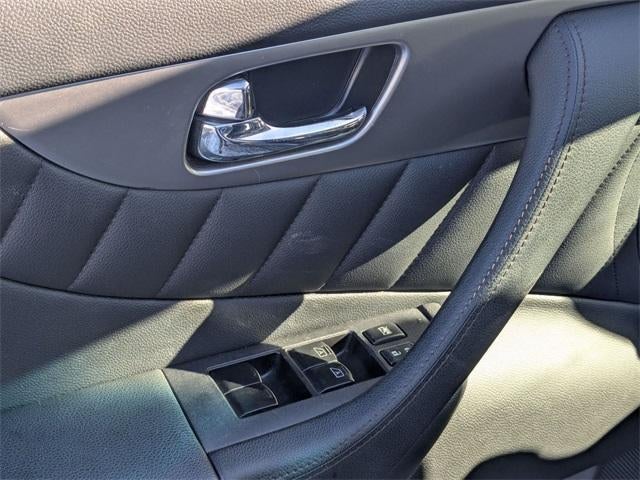 2016 INFINITI QX70 Base