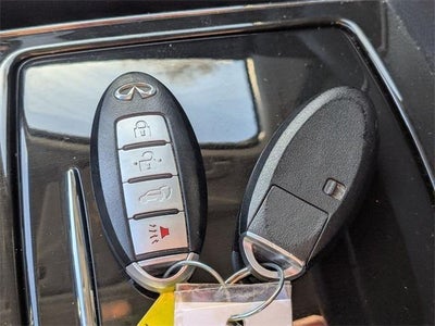 2016 INFINITI QX70 Base