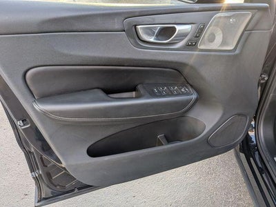 2024 Volvo XC60 Recharge Plug-In Hybrid T8 Ultimate Dark Theme