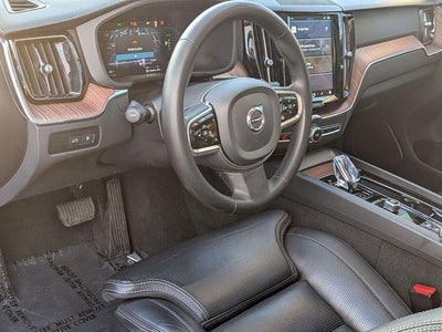 2024 Volvo XC60 Recharge Plug-In Hybrid T8 Ultimate Dark Theme