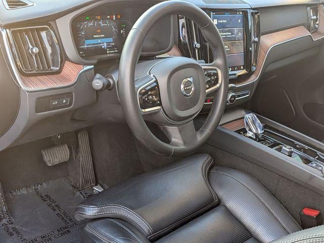 2024 Volvo XC60 Recharge Plug-In Hybrid T8 Ultimate Dark Theme