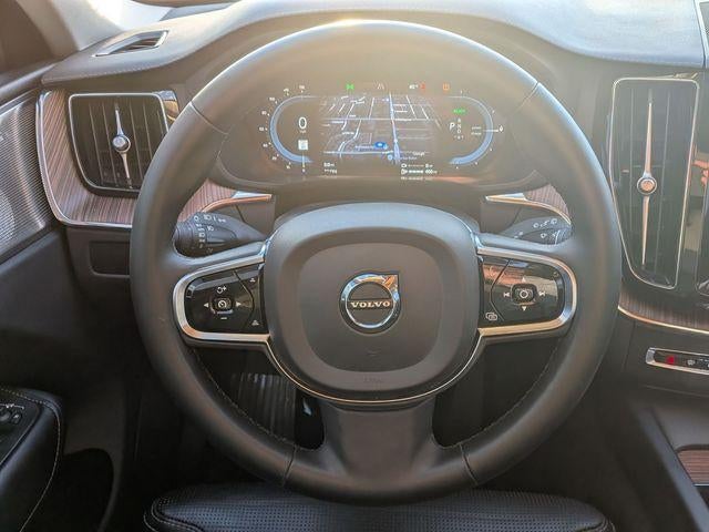 2024 Volvo XC60 Recharge Plug-In Hybrid T8 Ultimate Dark Theme