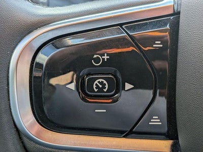 2024 Volvo XC60 Recharge Plug-In Hybrid T8 Ultimate Dark Theme