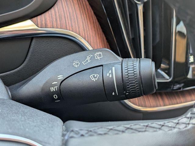 2024 Volvo XC60 Recharge Plug-In Hybrid T8 Ultimate Dark Theme