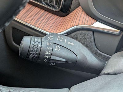 2024 Volvo XC60 Recharge Plug-In Hybrid T8 Ultimate Dark Theme