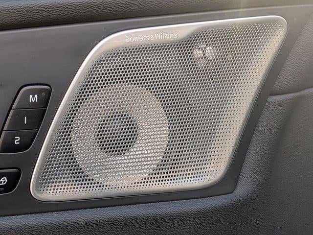 2024 Volvo XC60 Recharge Plug-In Hybrid T8 Ultimate Dark Theme