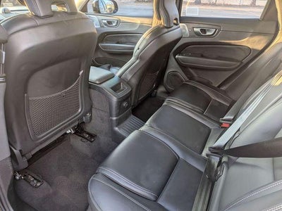 2024 Volvo XC60 Recharge Plug-In Hybrid T8 Ultimate Dark Theme