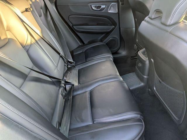 2024 Volvo XC60 Recharge Plug-In Hybrid T8 Ultimate Dark Theme