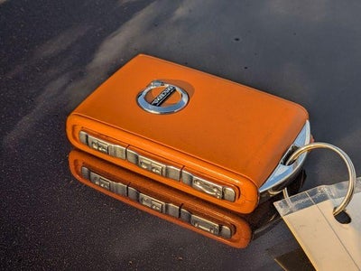 2024 Volvo XC60 Recharge Plug-In Hybrid T8 Ultimate Dark Theme