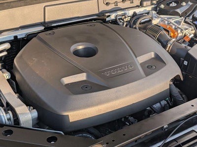 2024 Volvo XC60 Recharge Plug-In Hybrid T8 Ultimate Dark Theme