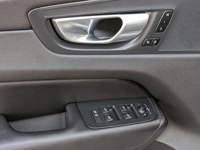 2024 Volvo XC60 Plus Dark Theme