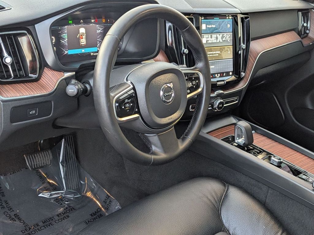 2024 Volvo XC60 Plus Dark Theme