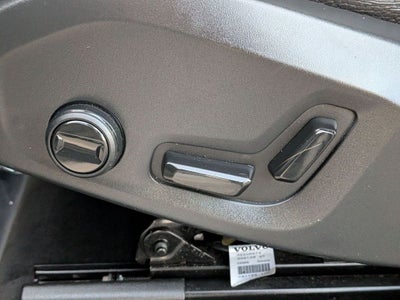 2024 Volvo XC60 Plus Dark Theme