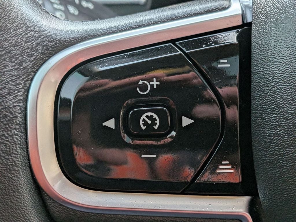 2024 Volvo XC60 Plus Dark Theme