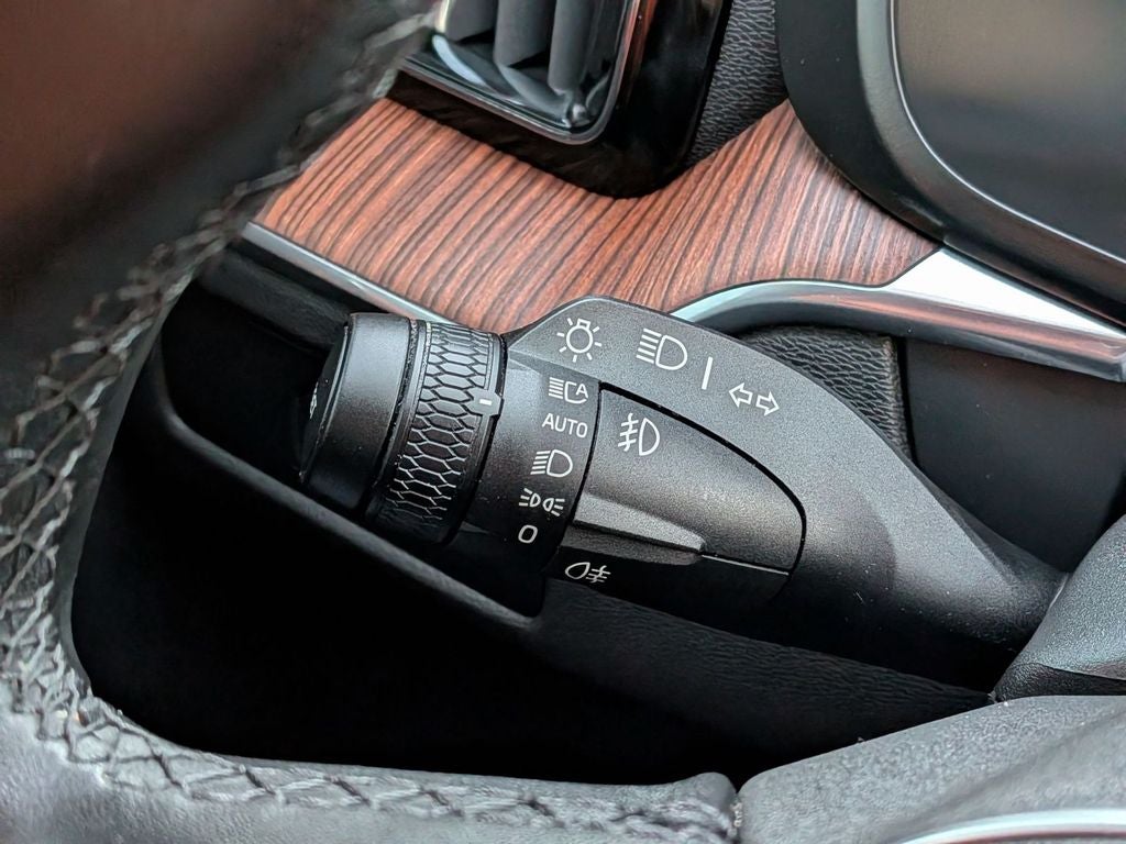 2024 Volvo XC60 Plus Dark Theme