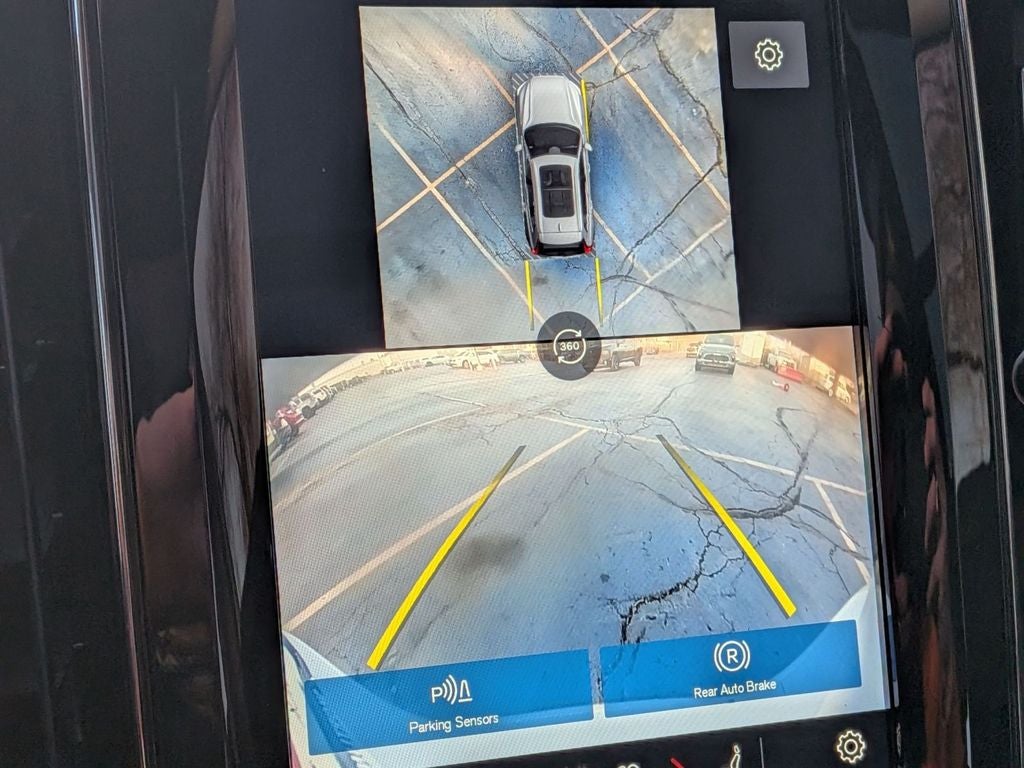 2024 Volvo XC60 Plus Dark Theme