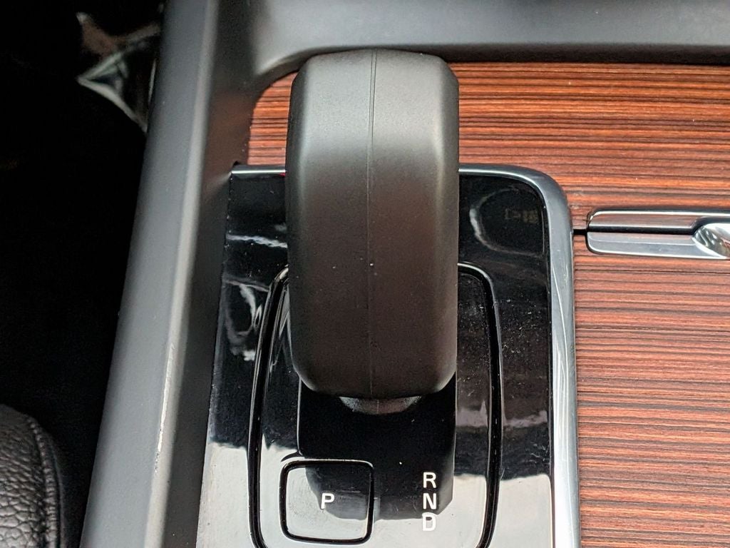 2024 Volvo XC60 Plus Dark Theme