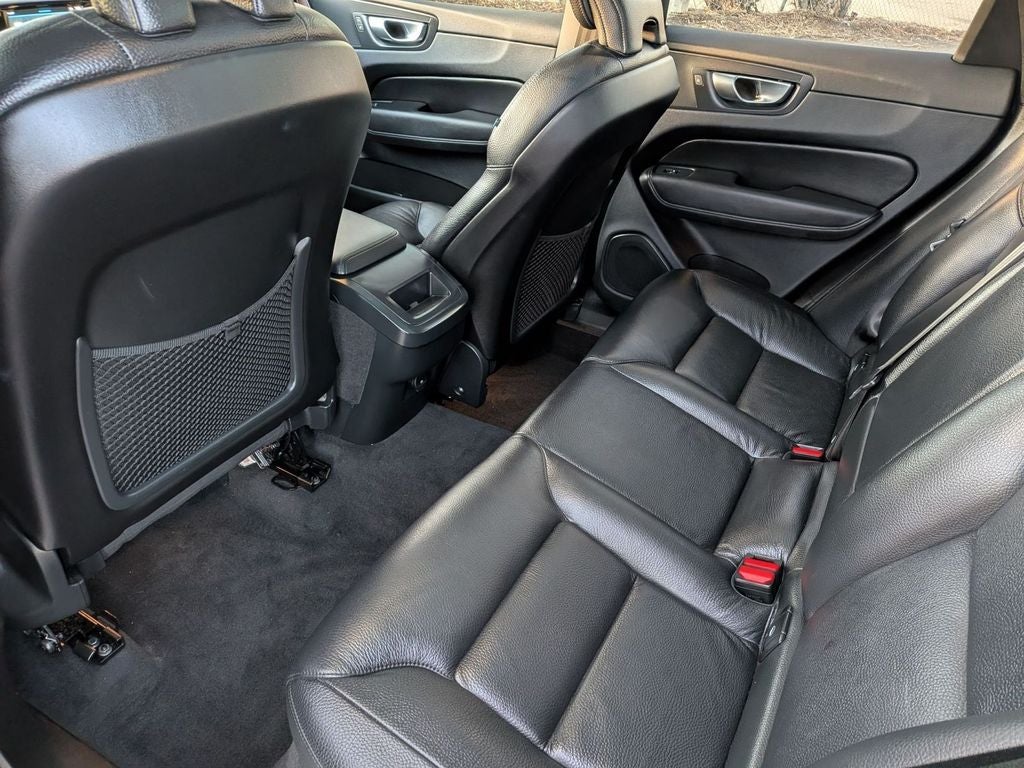 2024 Volvo XC60 Plus Dark Theme