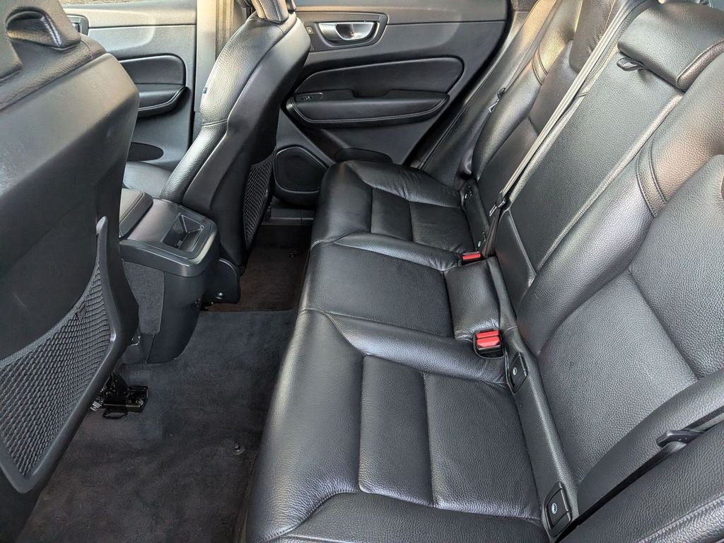 2024 Volvo XC60 Plus Dark Theme