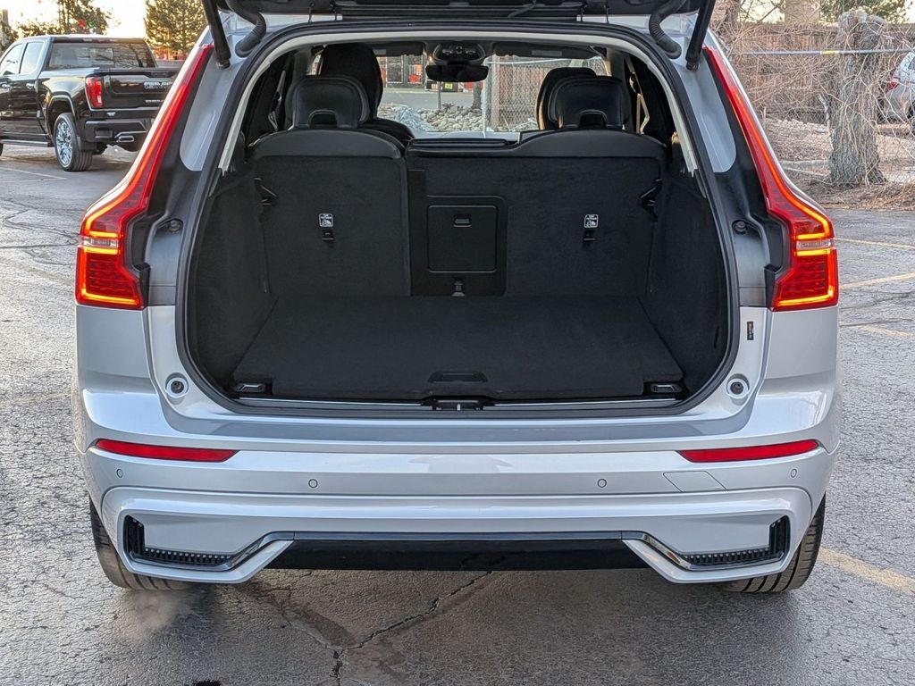 2024 Volvo XC60 Plus Dark Theme