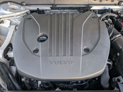 2024 Volvo XC60 Plus Dark Theme