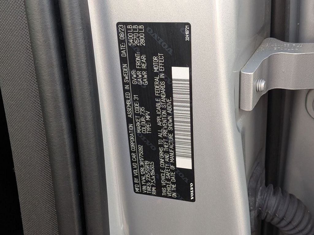 2024 Volvo XC60 Plus Dark Theme